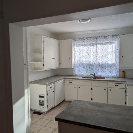 Maison à louer - 3 chambres - Centre Ville de Victoriaville - Photo 3