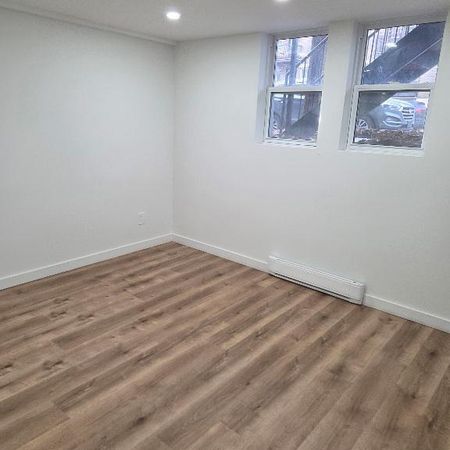 Très beau 3 1/2 à louer, entièrement rénové! À voir absolument! - Photo 3