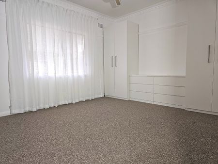 4 Bruce Street, TAMWORTH NSW 2340 - Photo 3