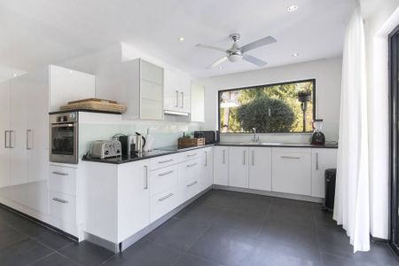 5 bedroom luxury Villa for rent in Nueva Andalucia, Andalusia - Photo 5