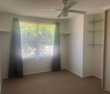 Renovated Three Bedroom House - Photo 5