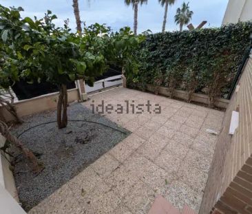 Alquiler de chalet adosado en Calle Nectarina - Photo 2