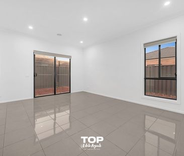 Beautiful Four-Bedroom Family Home in the Heart of Clyde!! - Photo 2