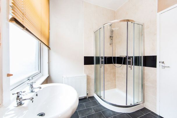 Archery Place, Hyde Park, Leeds - Photo 1