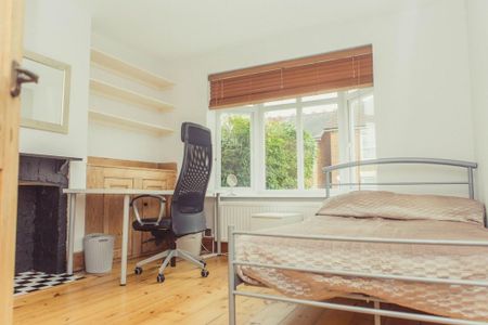 3 bedroom semi-detached house to rent - Photo 5