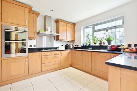 4 bedroom detached house to rent - Photo 4