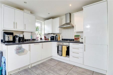 Cedar Court, St Albans, AL4 0DL - Photo 3