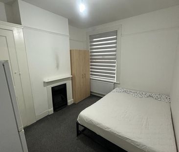 Room in a Shared House, Morrison Avenue, N17 - Photo 4