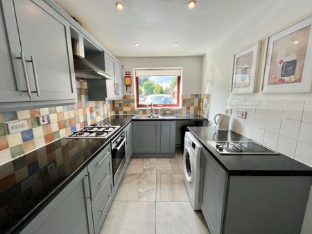 1 bedroom Flat To Let - Photo 4