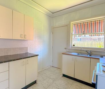 3 BEDROOM HOUSE - READY TO MOVE IN - Photo 1