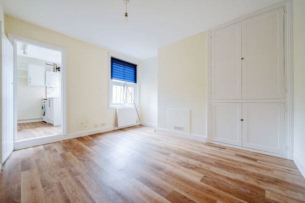 Langborough Road, RG40 - Photo 1