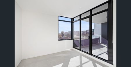 Light-filled Apartment with a City Outlook - Photo 3