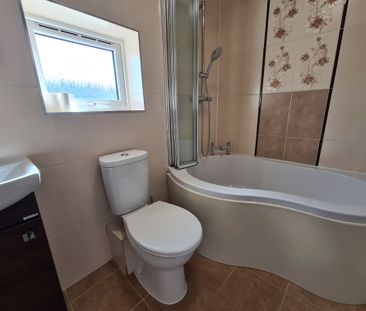 3 bedroom terraced house to rent - Photo 4