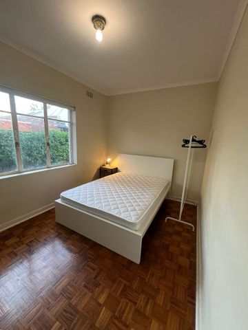 St Kilda East - Photo 5