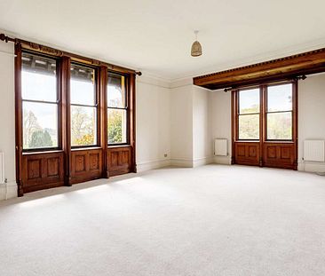 Spacious flat in magnificent Grade II* listed house. - Photo 4