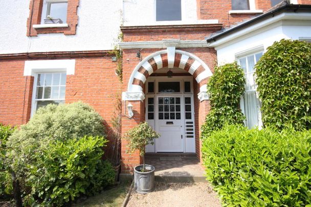 The Ridge House, Guildford, GU1 - Photo 1