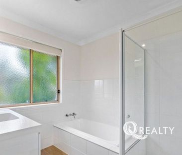 BEAUTIFUL 3 BEDROOM TOWNHOUSE - WATER INCLUDED - Photo 5