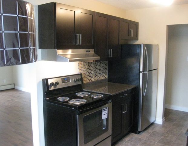 10414 77 Avenue Northwest-2 Bedrooms-Move in incentives! | 10414 77 Avenue Northwest, Edmonton - Photo 1