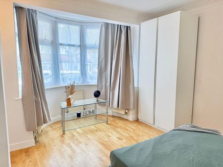 Room in a Shared House, College Road, HA9 - Photo 5