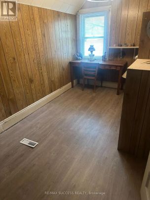 153 BARNESDALE AVENUE N - Photo 1