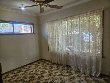 Spacious Family Home - Photo 4