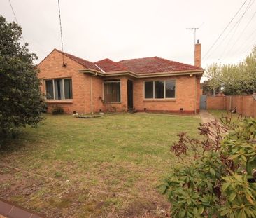 GRACEFUL LIVING, EXCEPTIONAL LOCATION - Photo 4