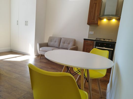 Studio Flat, Dartmouth Road, NW2 - Photo 1