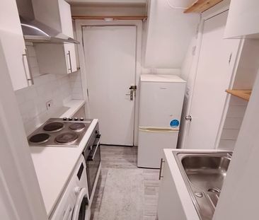 Studio Flat, Neasden Lane North, NW10 - Photo 2