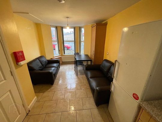 Great 4 Bedroom Apartment, 16 Rugby Avenue, Queens Quarter, Belfast, BT7 1RG - Photo 1