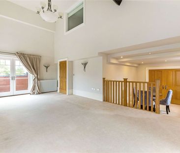 Superb three bedroom duplex apartment set within the grounds of Ess... - Photo 3
