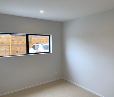 2 Bedroom in Riverhead - Photo 3