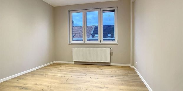 Appartement te huur in Jette voor € 950 met 1 slaapkamer - Photo 1