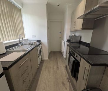 2 bedroom end of terrace house to rent - Photo 5
