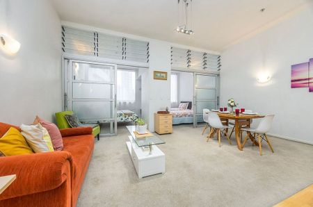 2 BED - Top floor, lofty and light - Photo 5