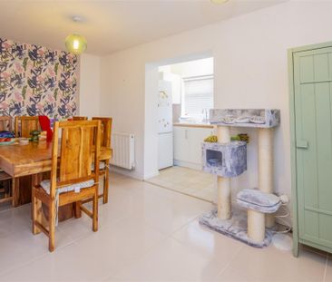 3 bed Bungalow To Let - Photo 4