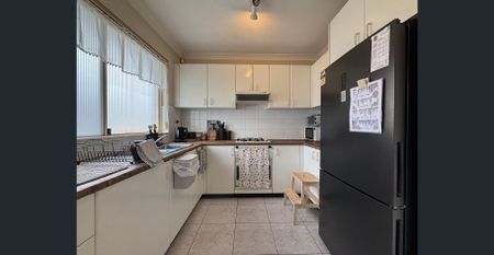 Well maintained 2 bedroom townhouse - Photo 2