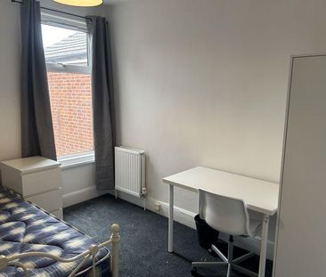 4 bedroom terraced house to rent - Photo 5