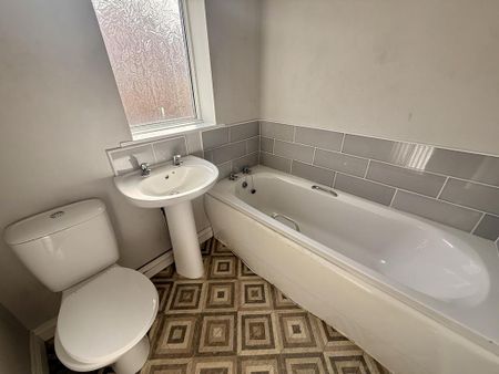 3 bedroom terraced house to rent - Photo 5