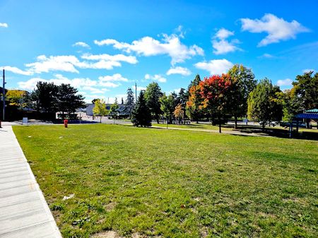 For Lease - 10 Spruce Pines Crescent Unit# Room2, Toronto, Ontario - Photo 2