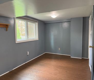 For Lease - 252 Osmond Crescent Unit# Walk Out Basement Apt, Newmar... - Photo 3