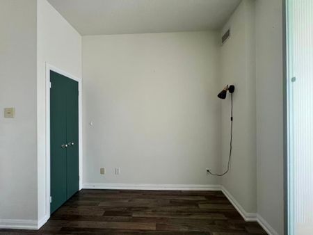 For Lease - 111 Elizabeth Street Unit# 1827, Toronto, Ontario - Photo 3