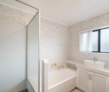 Beautiful Family Home in Blockhouse Bay - Photo 1