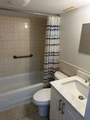 For Lease - 31 Harbourtown Crescent, Brampton, Ontario - Photo 4