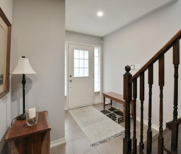 For Lease - 54 Long Street, Bradford West Gwillimbury, Ontario - Photo 1