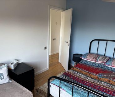 1 bedroom in a house share to rent - Photo 2