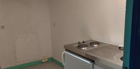 Location Appartement 2 pièces 25m² ST YRIEIX LA PERCHE 87500 - Photo 2