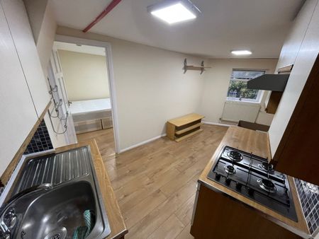 Studio Flat, Lee High Road, SE13 - Photo 4