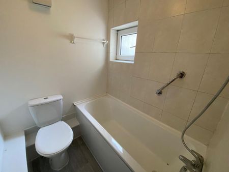 1 bedroom ground floor flat to rent - Photo 4