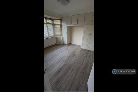 5 bedroom semi-detached house to rent - Photo 4