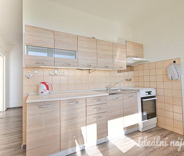 Pronájem bytu 2+1 57 m² - Fotografie 4